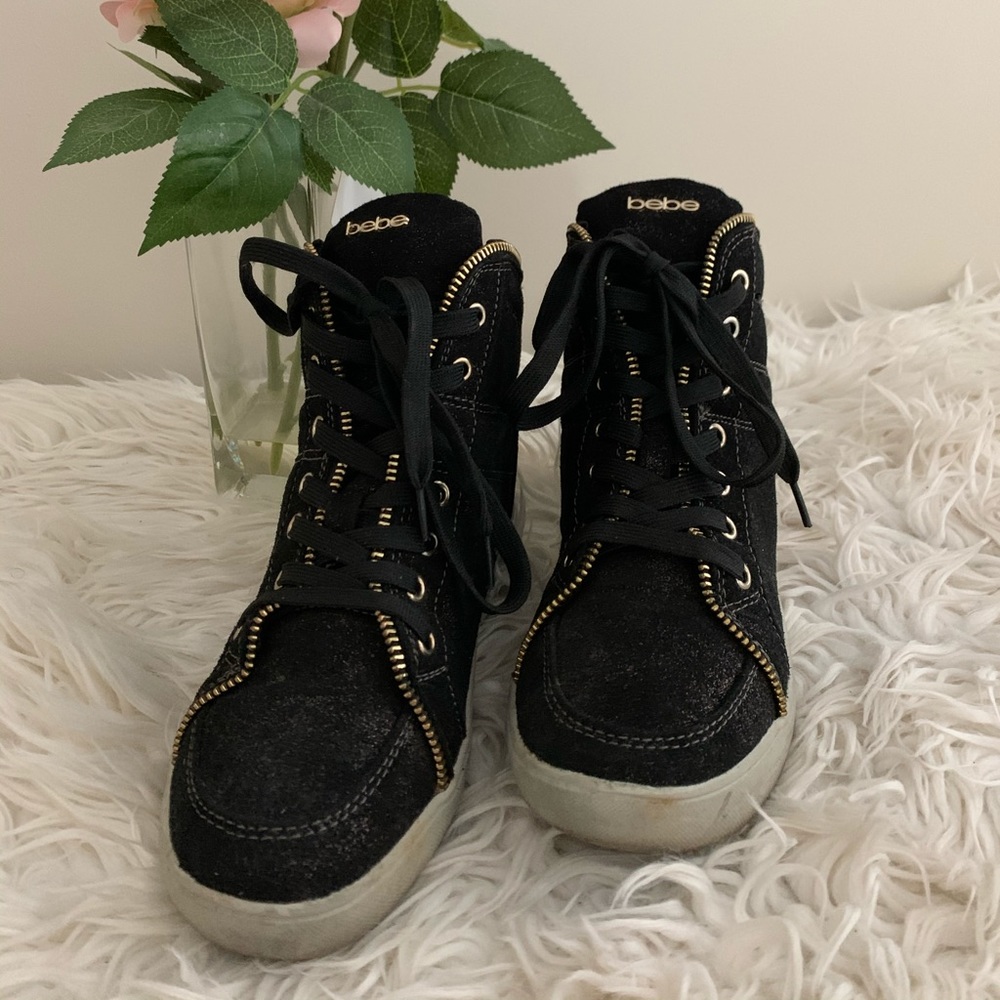 Bebe sneakers.